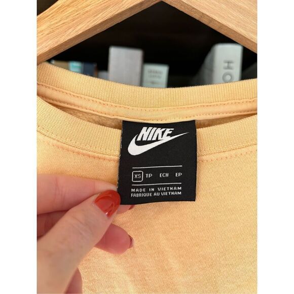 Nike Women’s Peach Orange Striped Heritage Pullover Sweatshirt Size XS - Picture 4 of 9